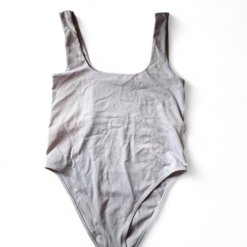 A New Day White Scoop Neck Seamless Bodysuit Sleeveless Tank Cream Small - Picture 3 of 7